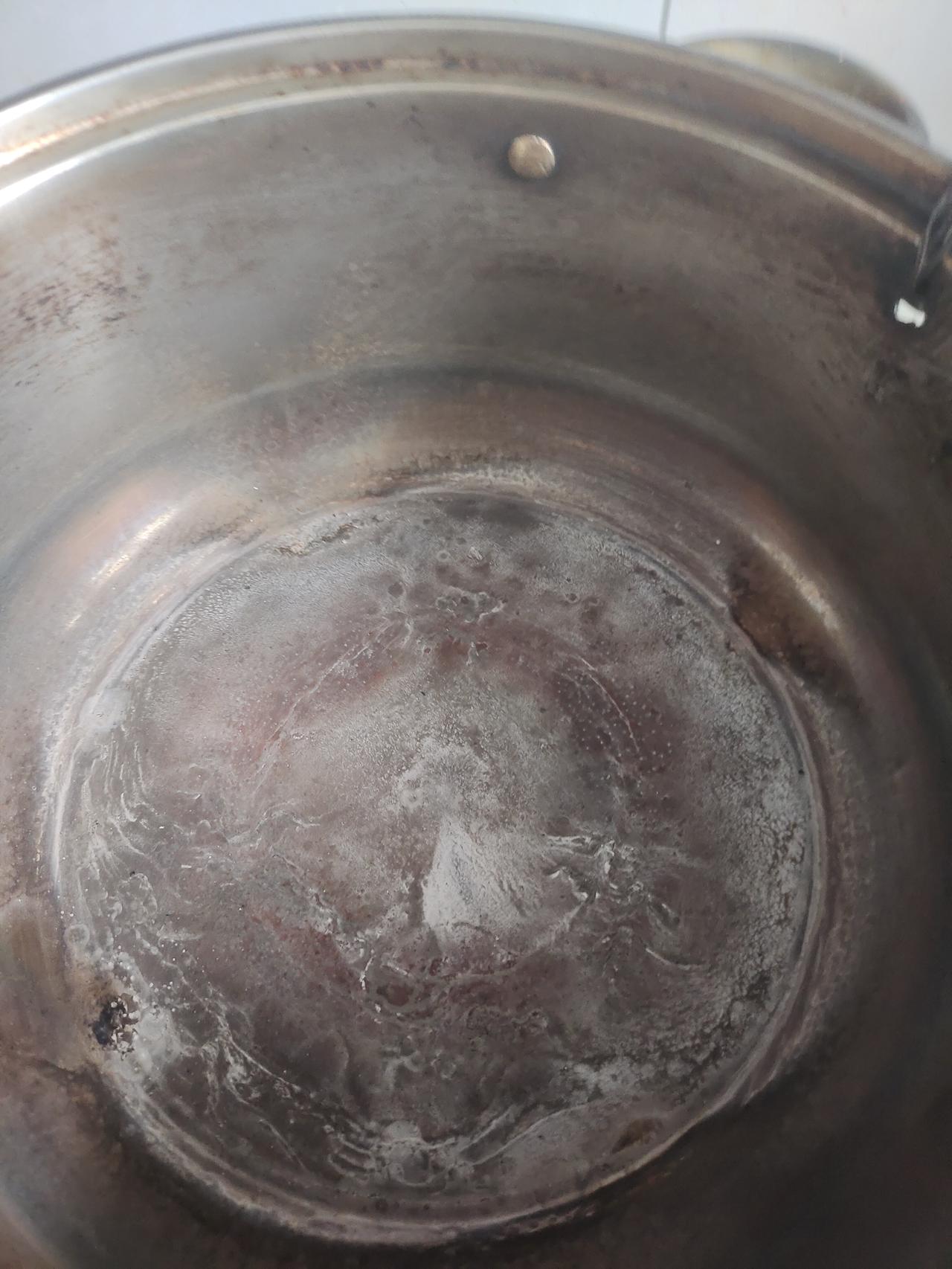 夏日生活打卡季真的服了我自己！昨晚做饭后只顾玩手机，火忘了关，锅里水烧干，现在锅