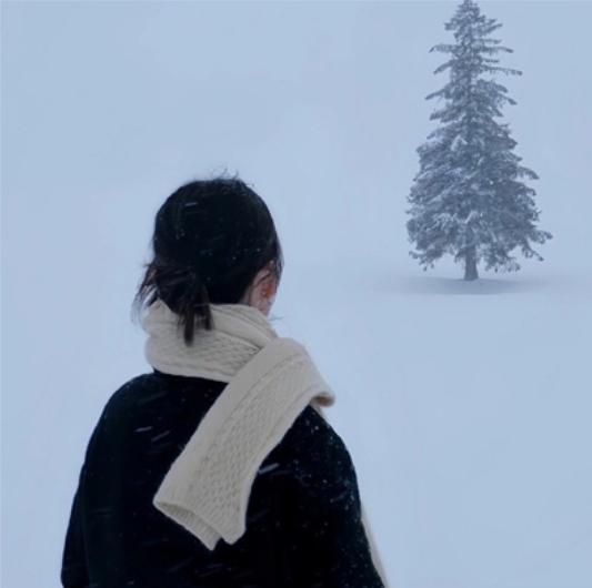 从此，请管住你的分享欲，

你的脆弱，要说给真正在乎你的人听；

你的野心，要在