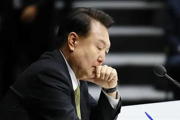 尹锡悦势力，基本被一网打尽了！

韩国国会通过的“要求迅速逮捕内乱罪嫌疑人的决议