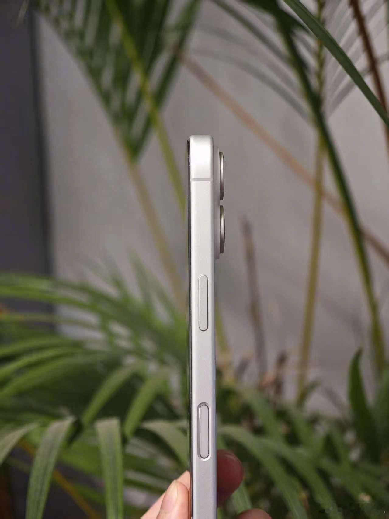 苹果最薄iPhone17Air再曝 iPhone 的续航能力大家有目共睹。我手上
