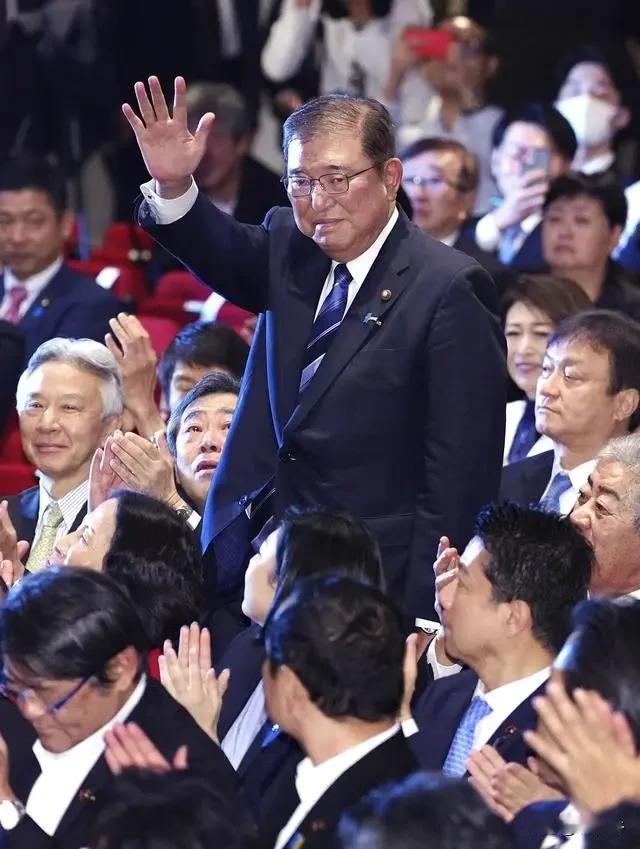 ‌石破茂‌是日本自民党的第28任总裁，有望接任日本首相。

石破茂是日本自民党新