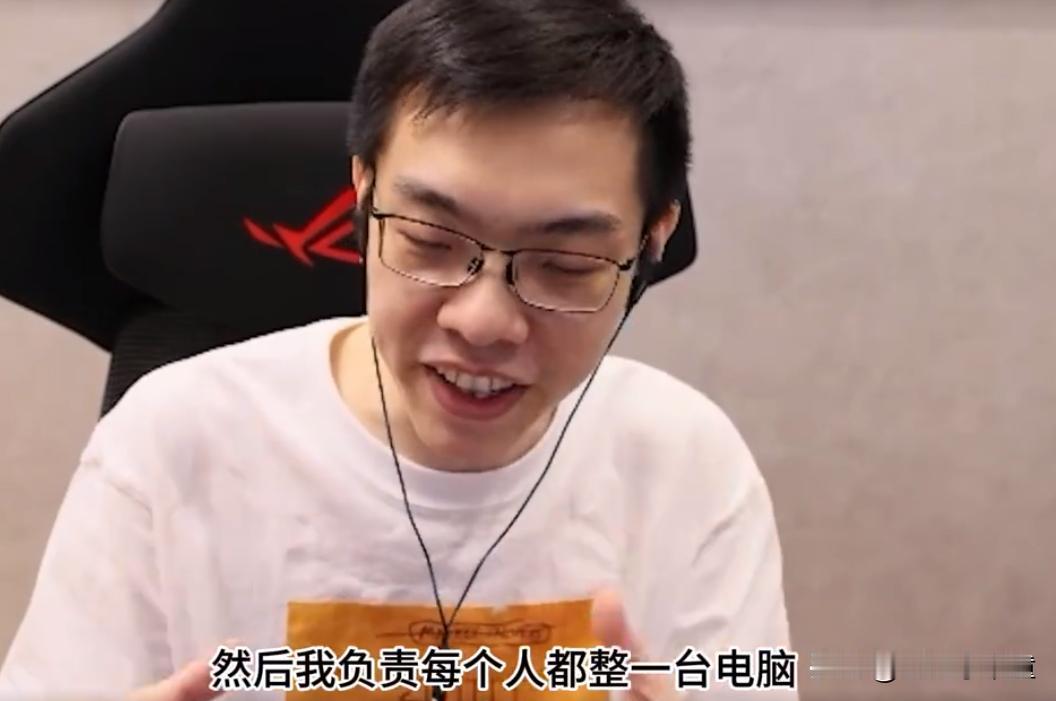 破案了，Uzi新电脑卡出翔，原来是姿态和青蛙设的局！
青蛙：“姿态不是备战下一届