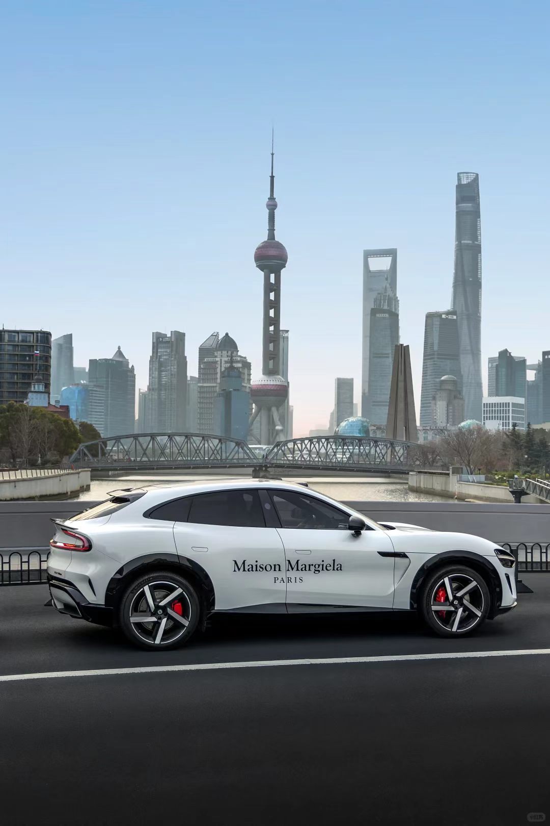 今天很多人发这个，有群友问小米是不是和Maison Margiela/folde