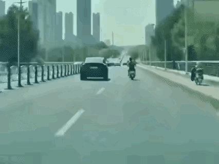 问题来了，
这情况，黑车需要承担责任吗？