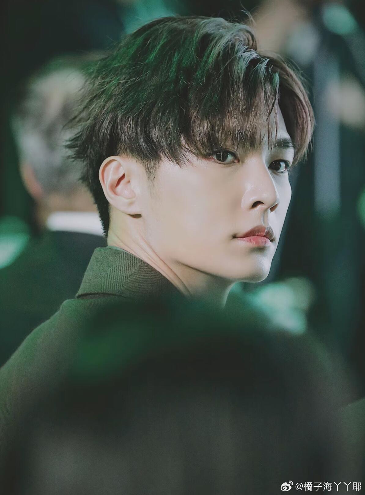炎亚纶线下活动找人cos汪东城炎亚纶只是同年代偶像风造型，不是专门cos汪东城，