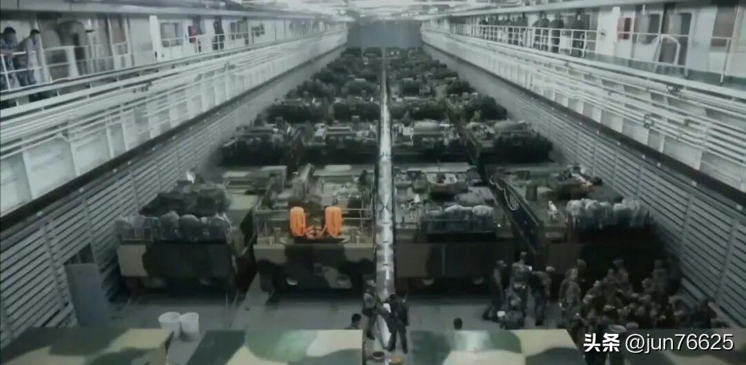 071型船坞登陆舰：中国海军的“大肚汉”！
海军有8艘071型船坞登陆舰，这款满