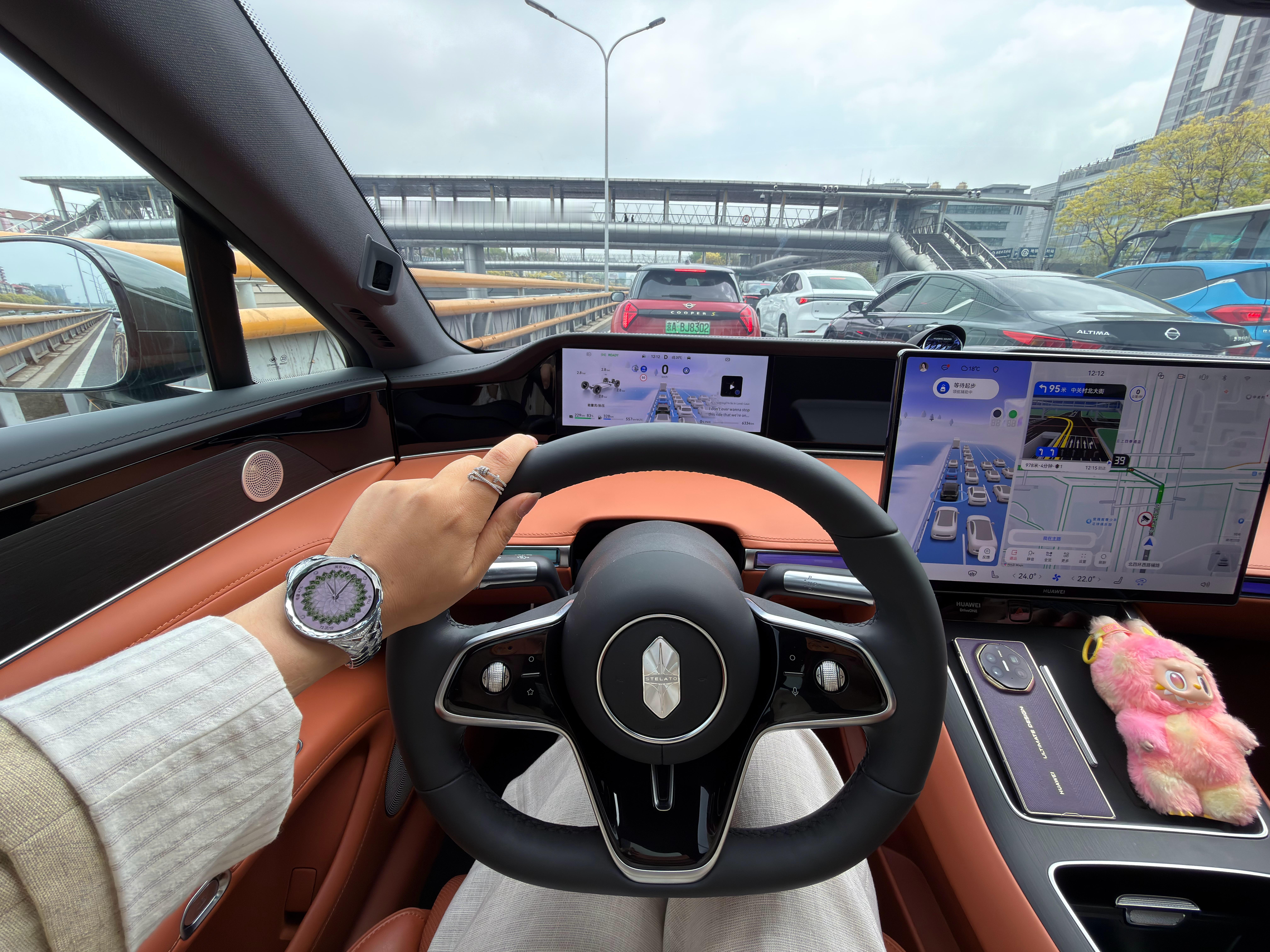 早上好朋友们~周末你们什么安排？我去北大国发院上课啦~别人睡觉我学习，我不进步谁