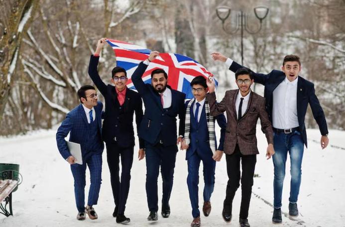英国沦为印度殖民地？300议员“鸠占鹊巢”，这盘大棋谁在下？
谁能想到，曾经以“