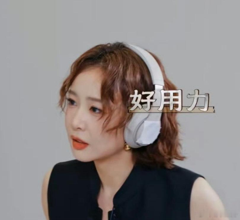 刘涛不语只一味投喂高叶 百厨大战 荧幕上气场十足的高叶，在综艺里十分柔和可爱，和