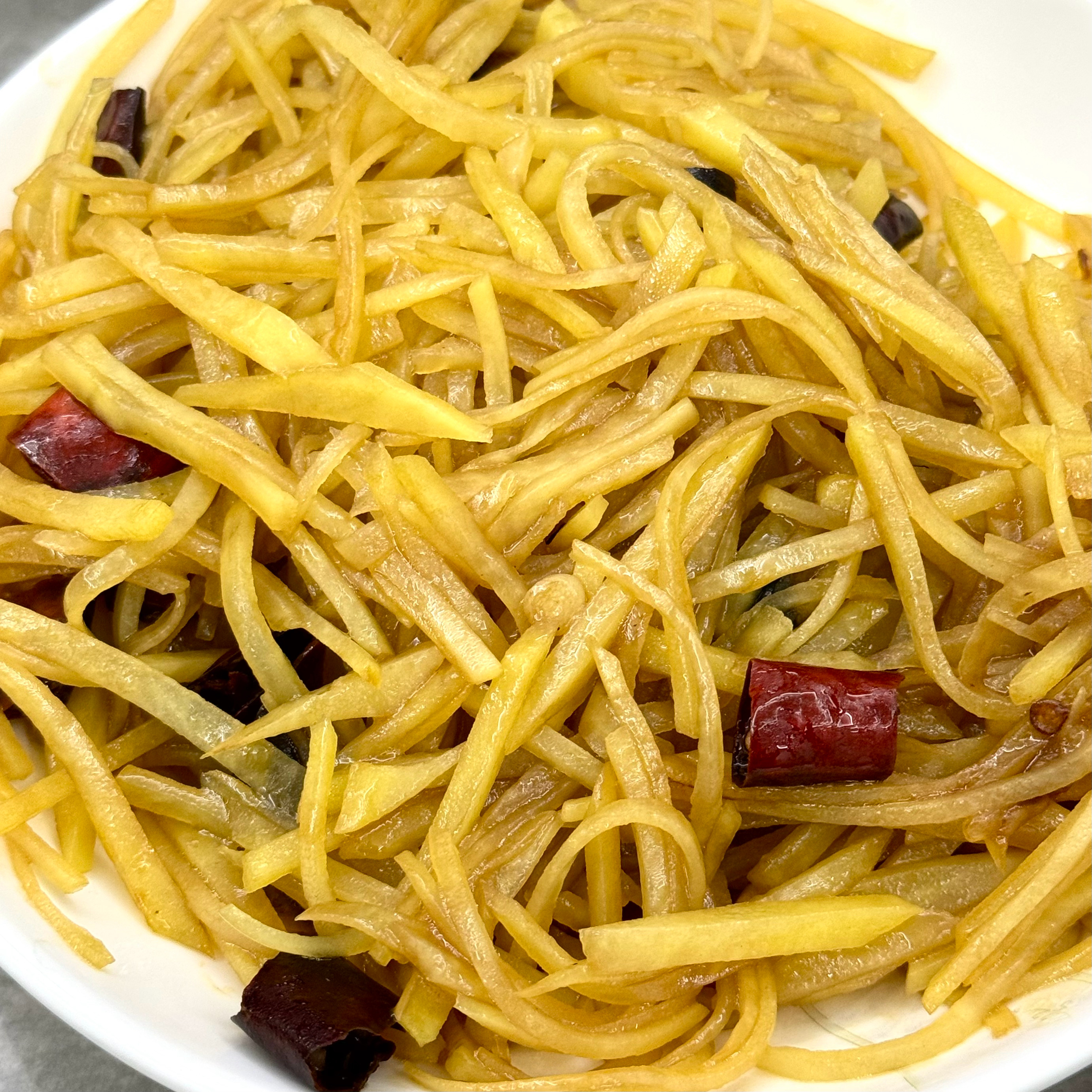 要去上班了，要很长一段时间都吃不到妈妈炒的土豆丝了，家的味道 