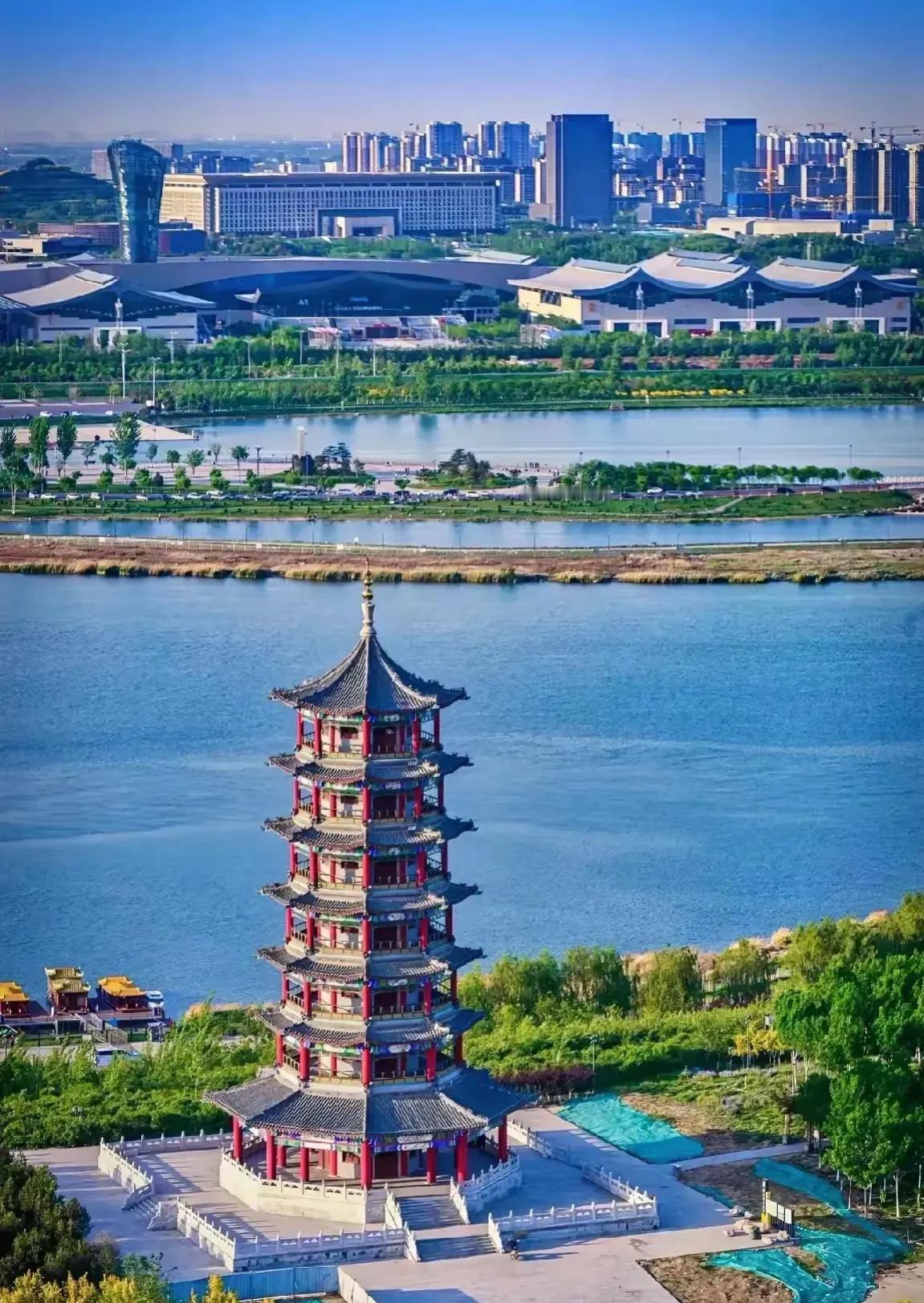 一辈子一定要去的 15 个地方：

1. 第一：张家界，湖南。

2. 第二：张