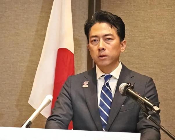 不习惯，日本持续喊话中国！

如果说最近日本政坛谁跑得最勤、喊得最响，防卫相小泉