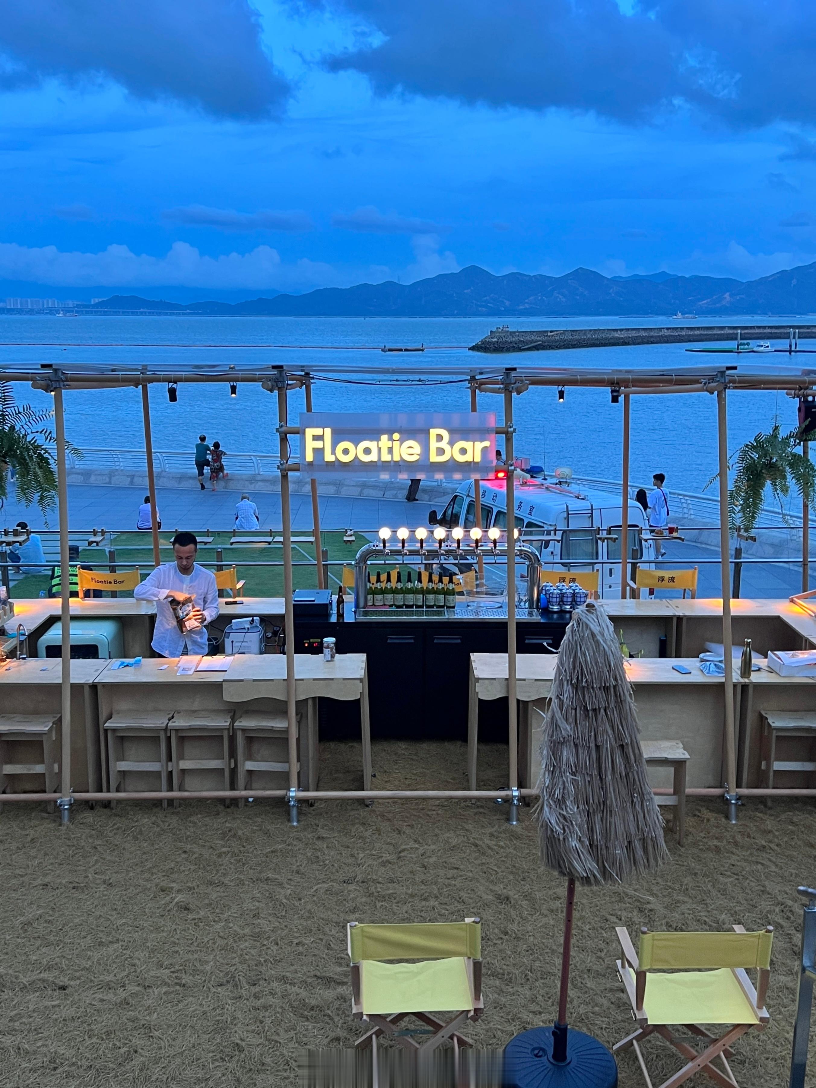 深圳比我想象中还要浪漫蛇口海边新开的超chill露天小酒吧Floatie Bar