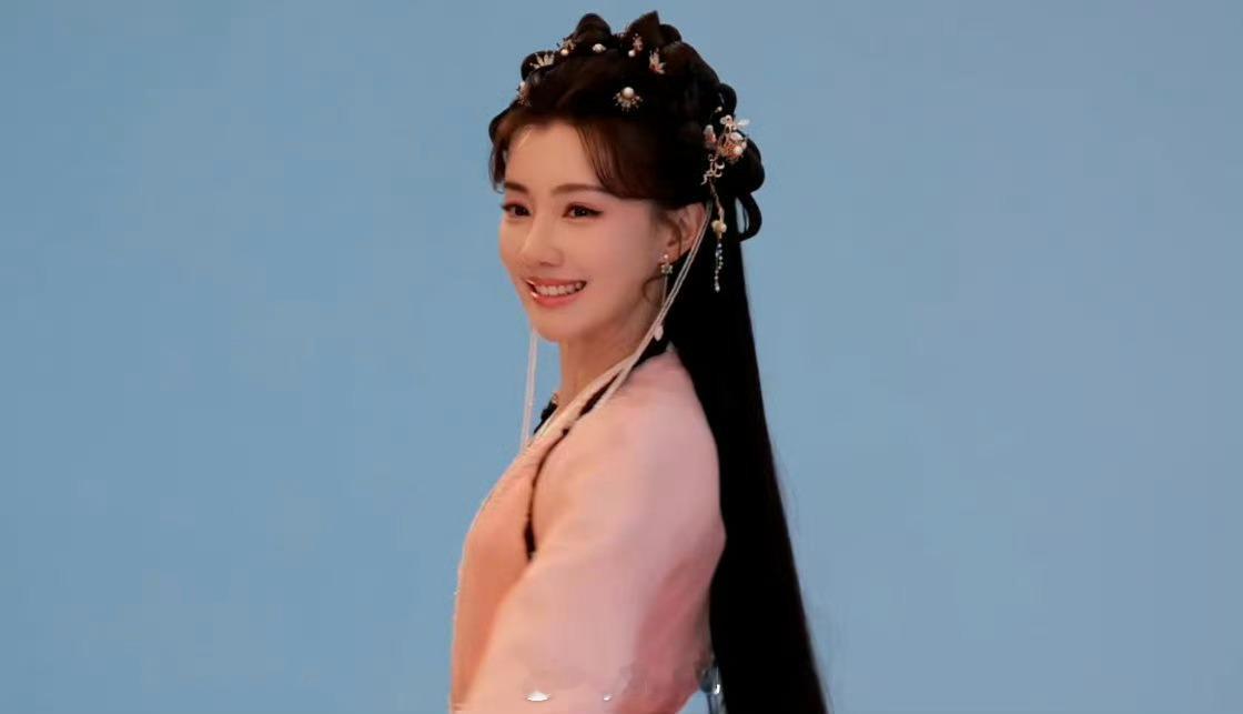佳偶天成的女主少女16岁，娇憨可爱神经大条，虽然不能让16岁的来演但起码要有少女