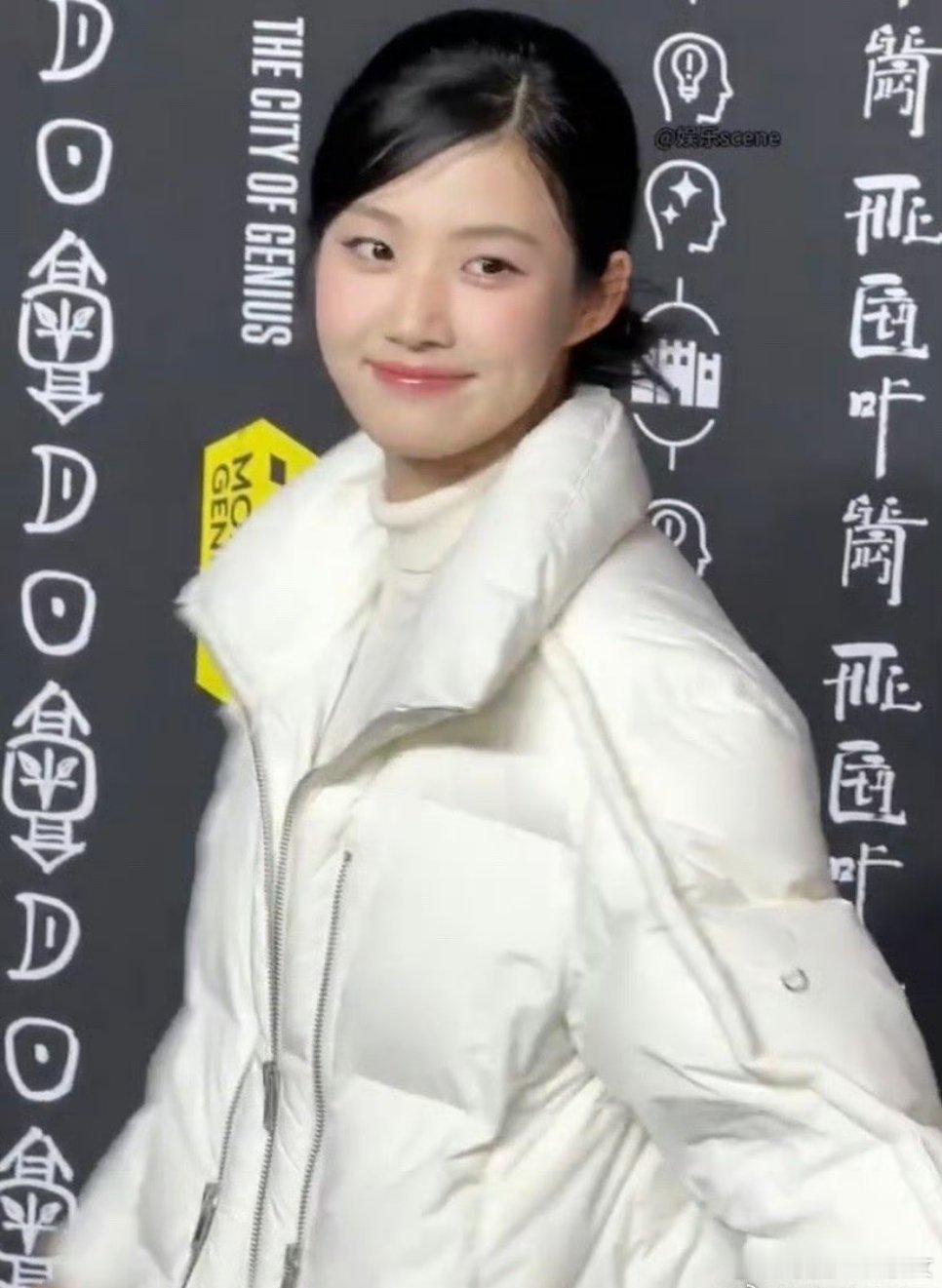 卢昱晓打扮起来就不土了哈 ​​​