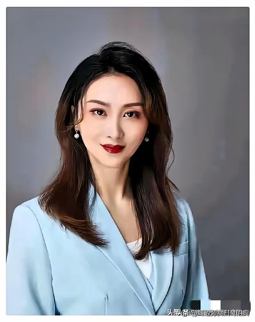 该说不说，裴教授这个发型确实光鲜亮丽！
平时网络上见过这么多女性，我想说的是高知