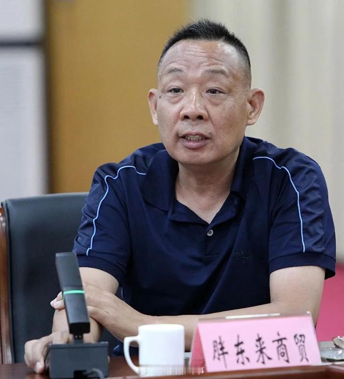 【于东来呼吁企业老板对员工好】于东来称要用爱去管理企业 8月10日，胖东来创始人
