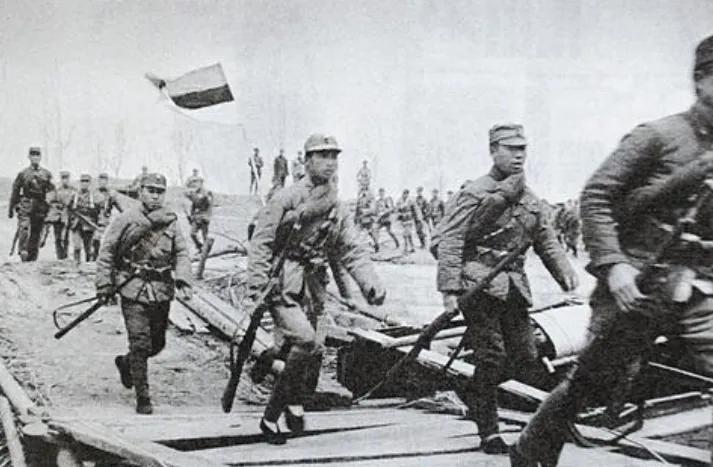 1938年，台儿庄战役取得大捷，德国顾问团团长法肯豪瑟找到李宗仁，愤怒道：“我一