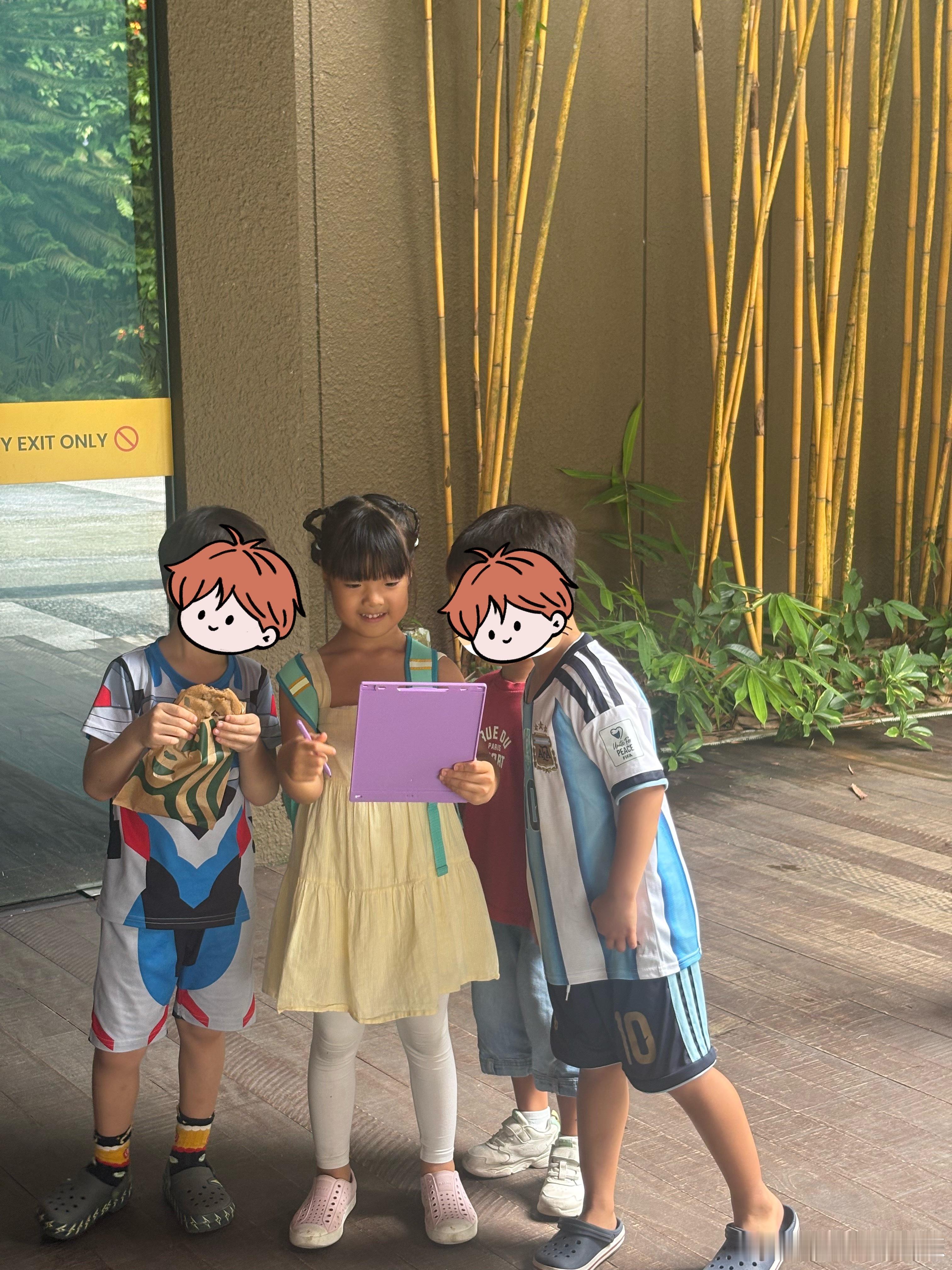 本学年最后一个周末。各有各的playdate 