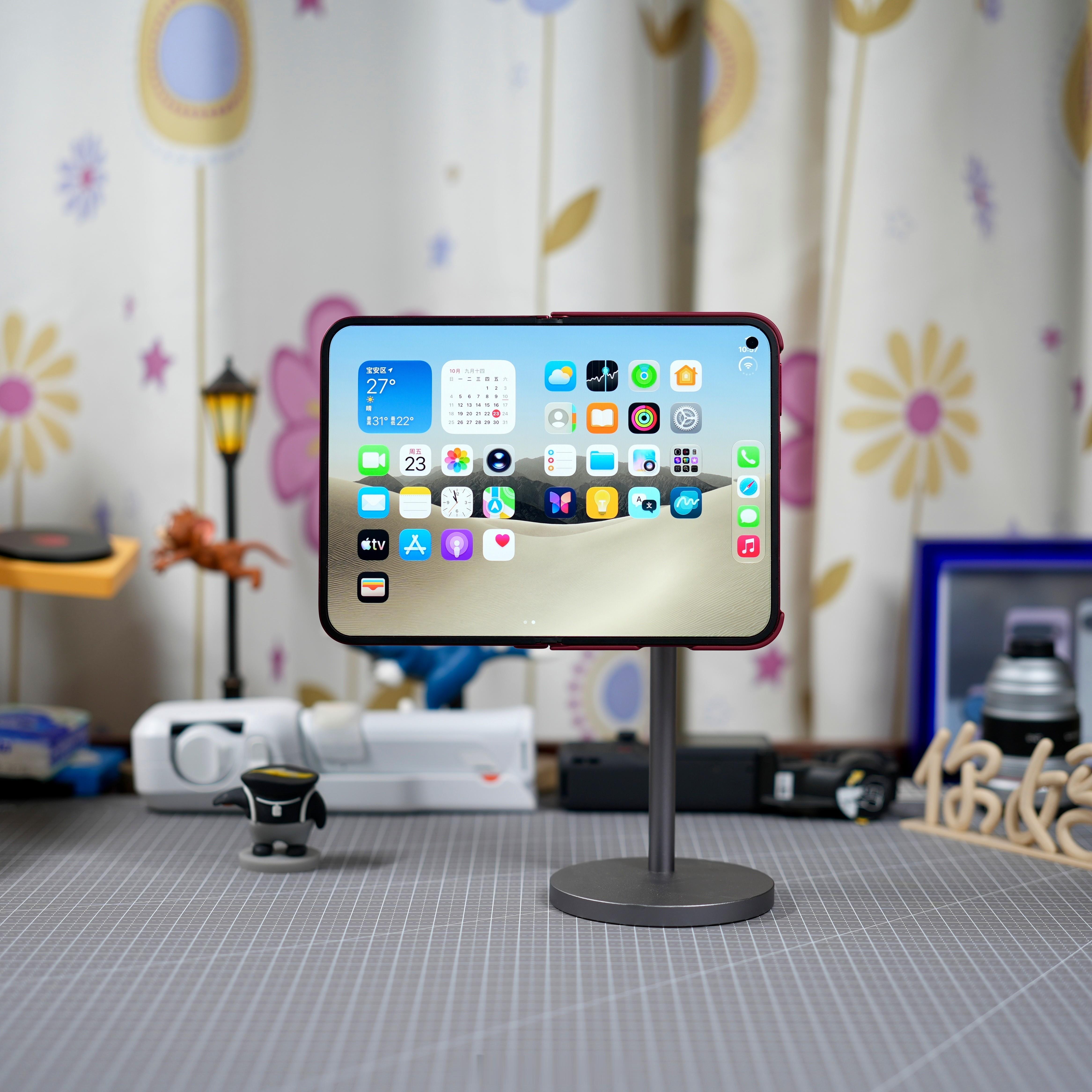 稳如老狗，比iPhone Duo 更稳，小米18 Fold的官方壳磁吸非常紧，不