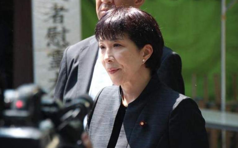 与特朗普聊完了，高市笑容已消失，美国通告日本：中方反制还没完

话说高市早苗跑去