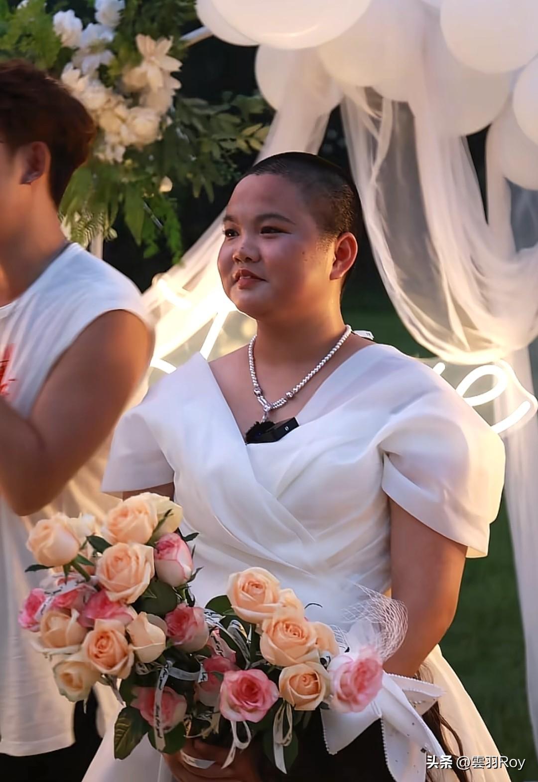 《比悲伤更悲伤的故事》莫过于如此了吧！这样的结果，还不如当初轰轰烈烈的爱一场。