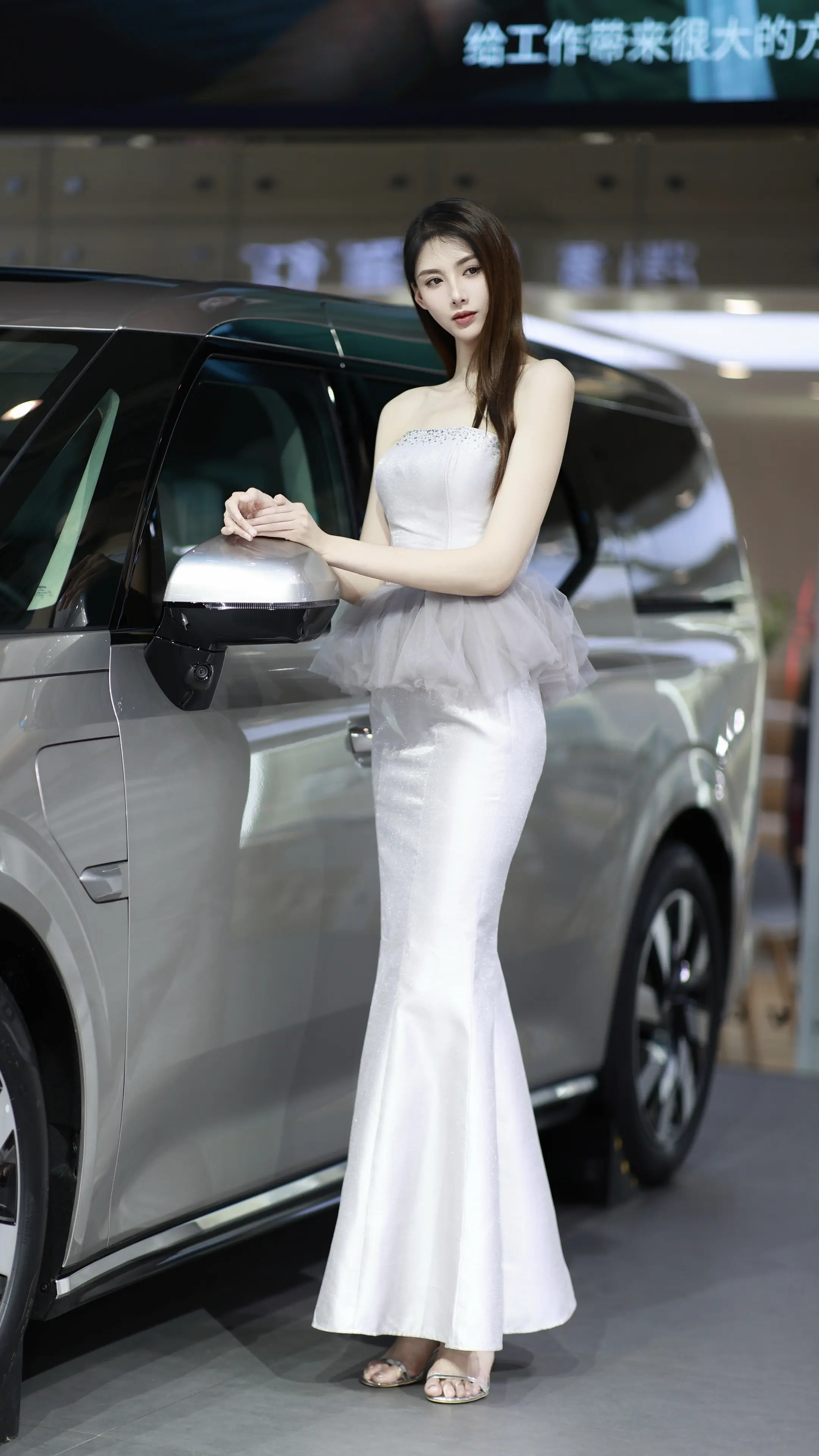 汽车拍照姿势 模特的魅力 高颜值顶级车模 大长腿美女 肤白貌美