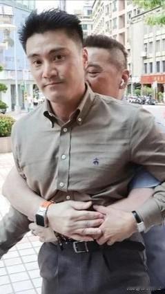大刀终于落下！国民党清理门户，一开除一停权，刀下留人为哪般？
 
很多人都说国民