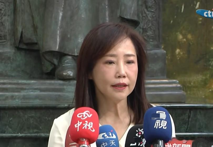尹乃菁证实谢衣凤无法代表国民党参选彰化县长

蓝委谢衣凤今早（13日）在节目中不