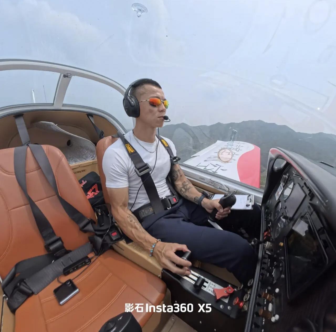 陈震同学回归后，不在地上跑，改天上飞了，这你受的了吗？
解封后，陈震连续两天发动