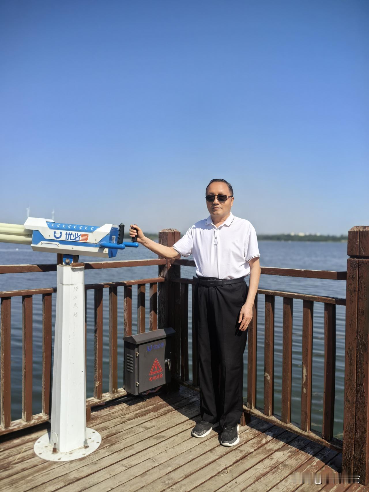 七律.夏游汤河湿地公园
                  符进朝
炎天寻胜到汤