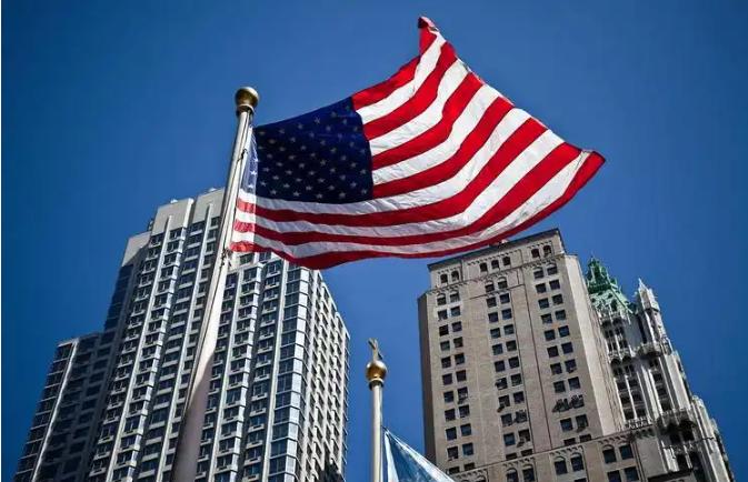 “美国表态：严禁搭载美国技术的光刻机流向中国！中国回击：绝不允许搭载中国稀土资源