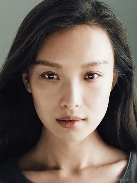 有人说……倪妮长了一双蛇眼，都说蛇眼的女人强势、霸道又有野心!你们觉得呢？