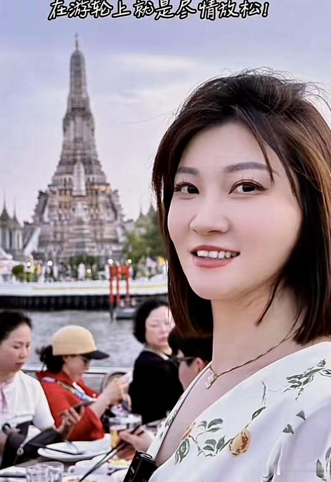 王暖暖38岁，死里逃生，身体落下终身残疾。
然后她做自媒体，讲自己的经历。卸妆之