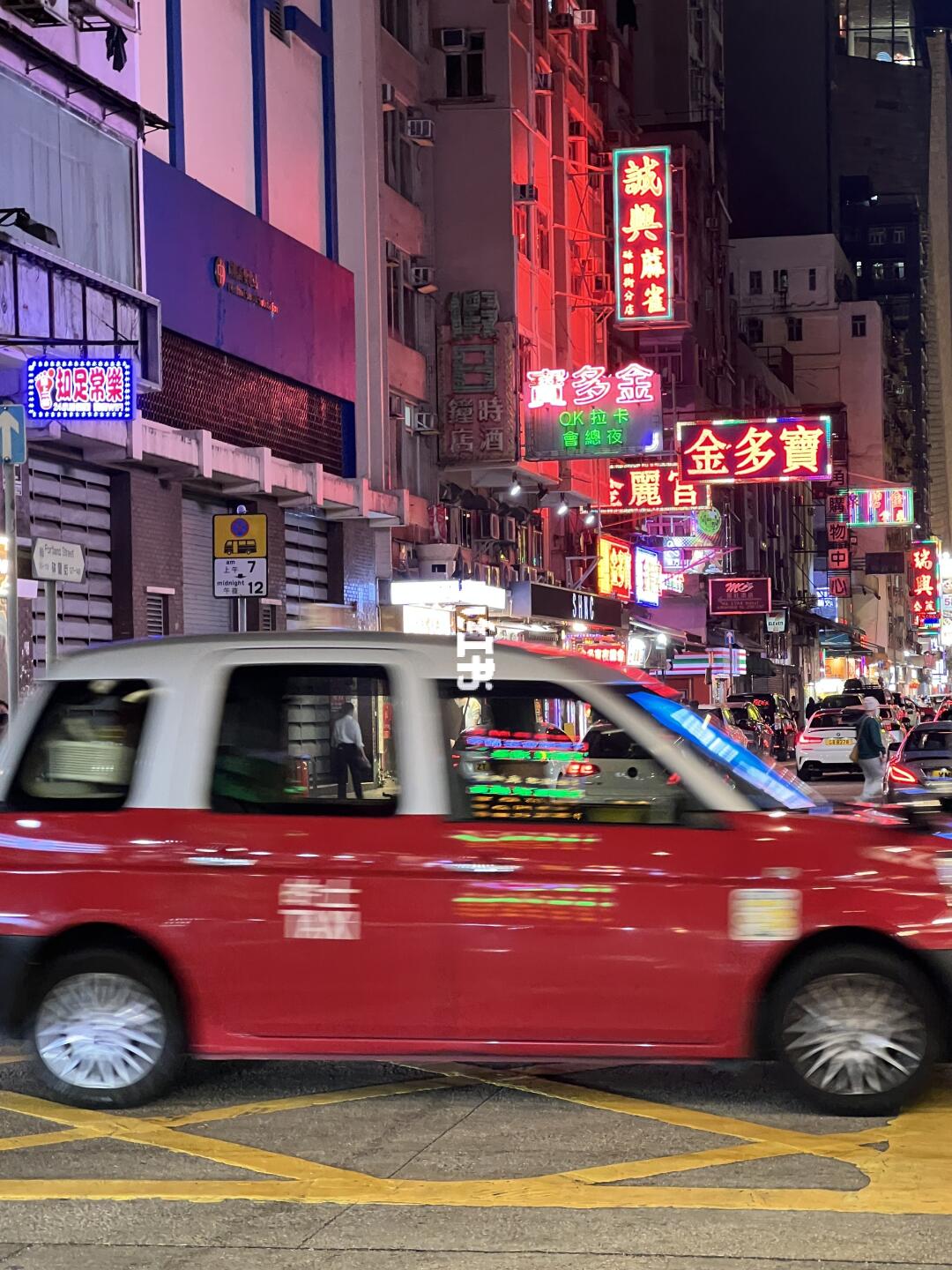 香港灯红酒绿下 这个机位拍的士好绝