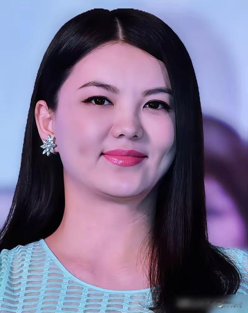 李湘手表上千万！怪不得她微博、小红书、抖音等多平台账号被封禁！看还炫富不？

作