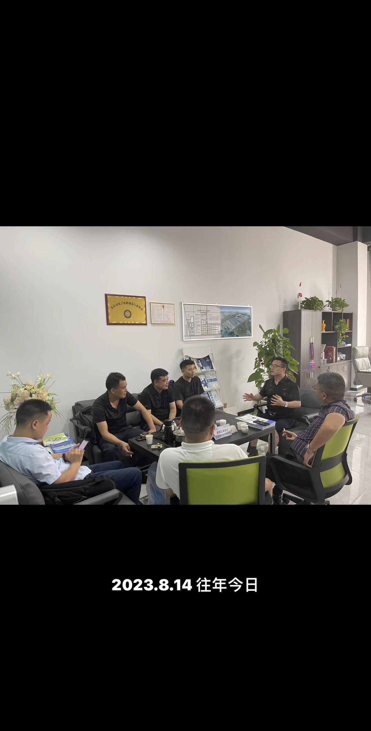 无论从事什么行业
只要做好两件事就够了
一个是专业，一个是人品
专业决定了你的存