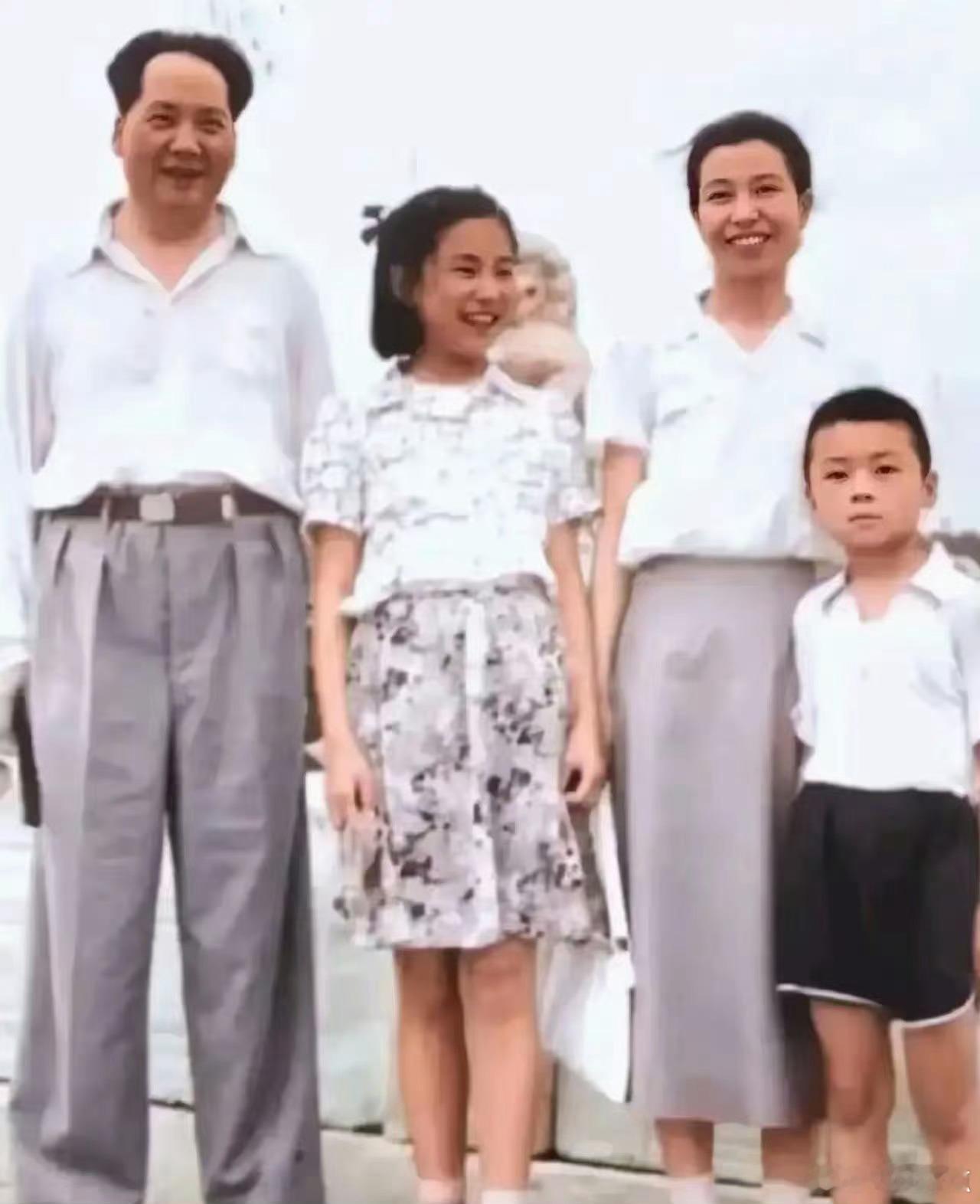 毛爷爷和他的家人们，其乐融融，难得一见 