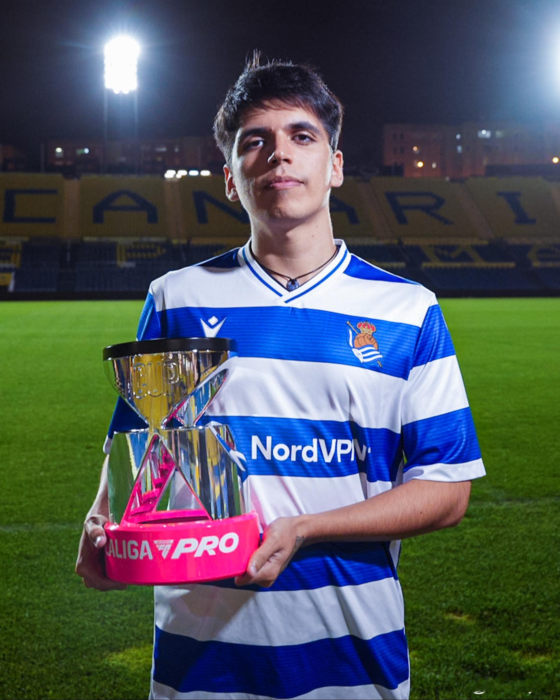 Nicolas99再次斩获冠军。这是他第二次夺得LaLiga FC Pro Cu