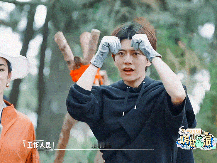 “任焕新”听到一个好消息：“明晚八点小美🫘音直播间约大壮哥哥 ◔.̮◔✧” 
