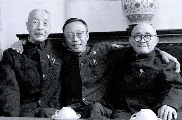 上世纪50年代，紫禁城外要开炮逼宫的鹿钟麟，被逼宫的宣统皇帝溥仪，终结清帝国辛亥