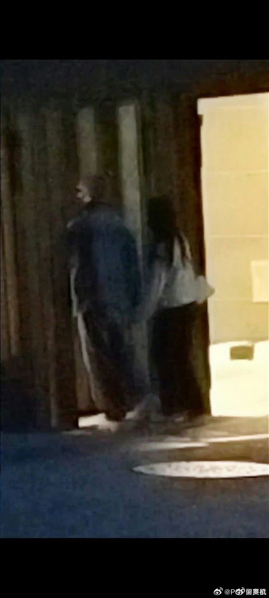 曝田柾国聚餐后带女子回家外网爆料田柾国疑似聚会后带一名女子回家，目前已有大粉脱粉