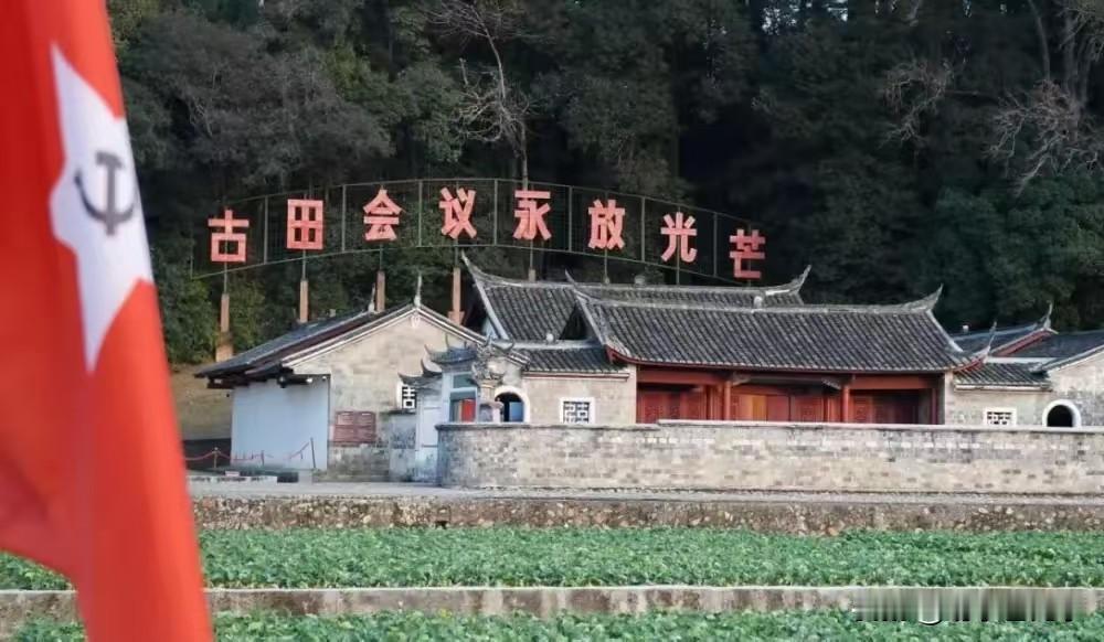 1929年对于红四军肯定是非常动荡的一年。
红四军从井冈山转移到了闽西，但是中央