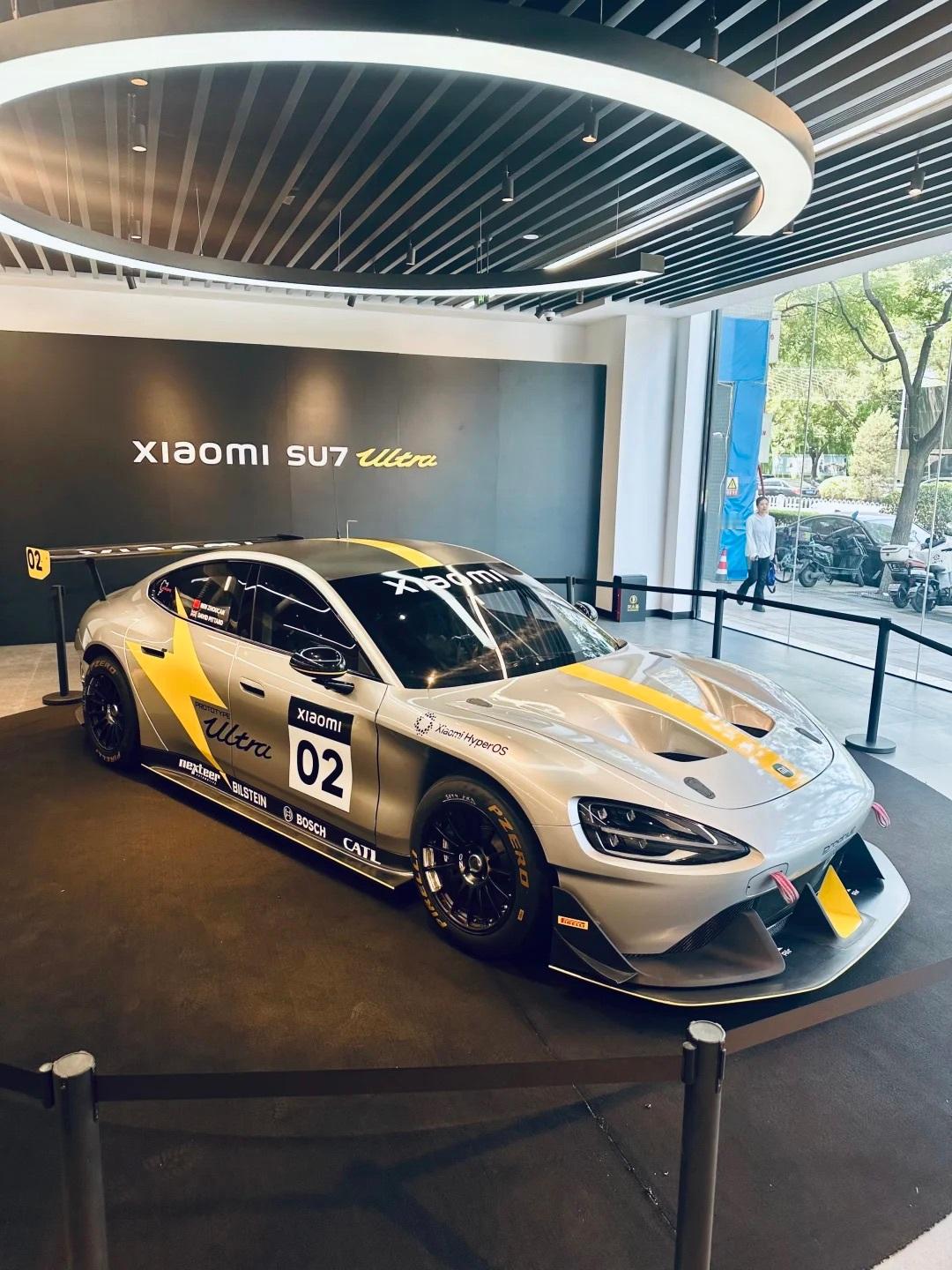 金宝街偶遇小米SU7 Ultra纽北原型车！全世界就2台大前铲大尾翼大扩散器真太