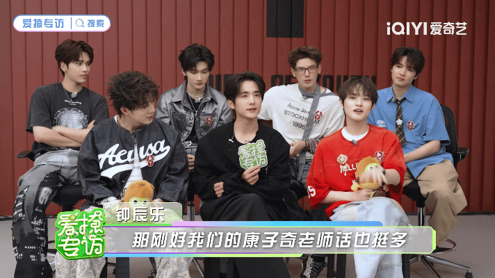 钟辰乐张新成睡在一块舒服了超燃青春的合唱 燃青团宿舍暖心细节戳到我！钟辰乐对空气