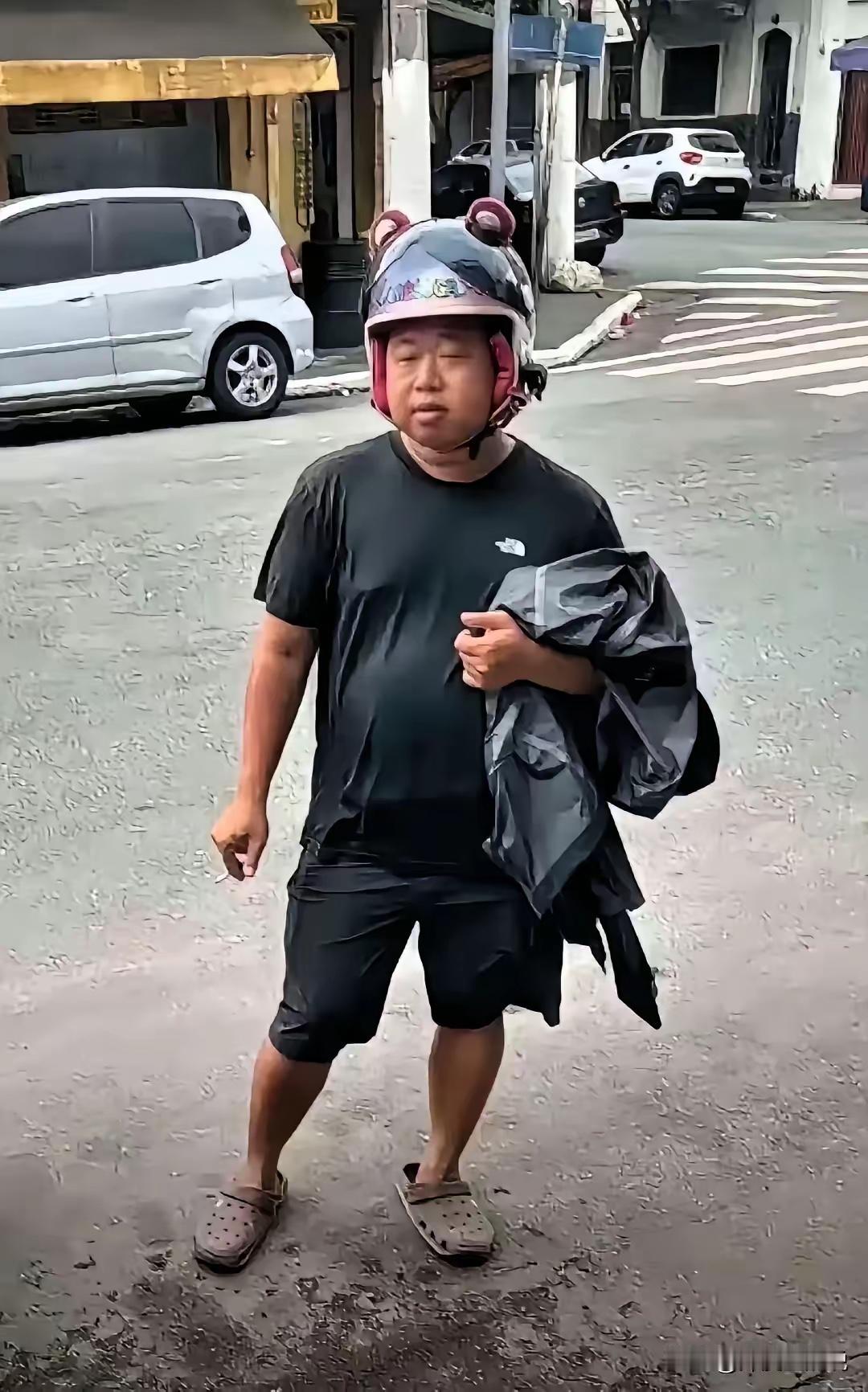 张雪峰被封可以理解，蓝战非被封有点理解不了了！人家可是没有开启任何直播带货，也就