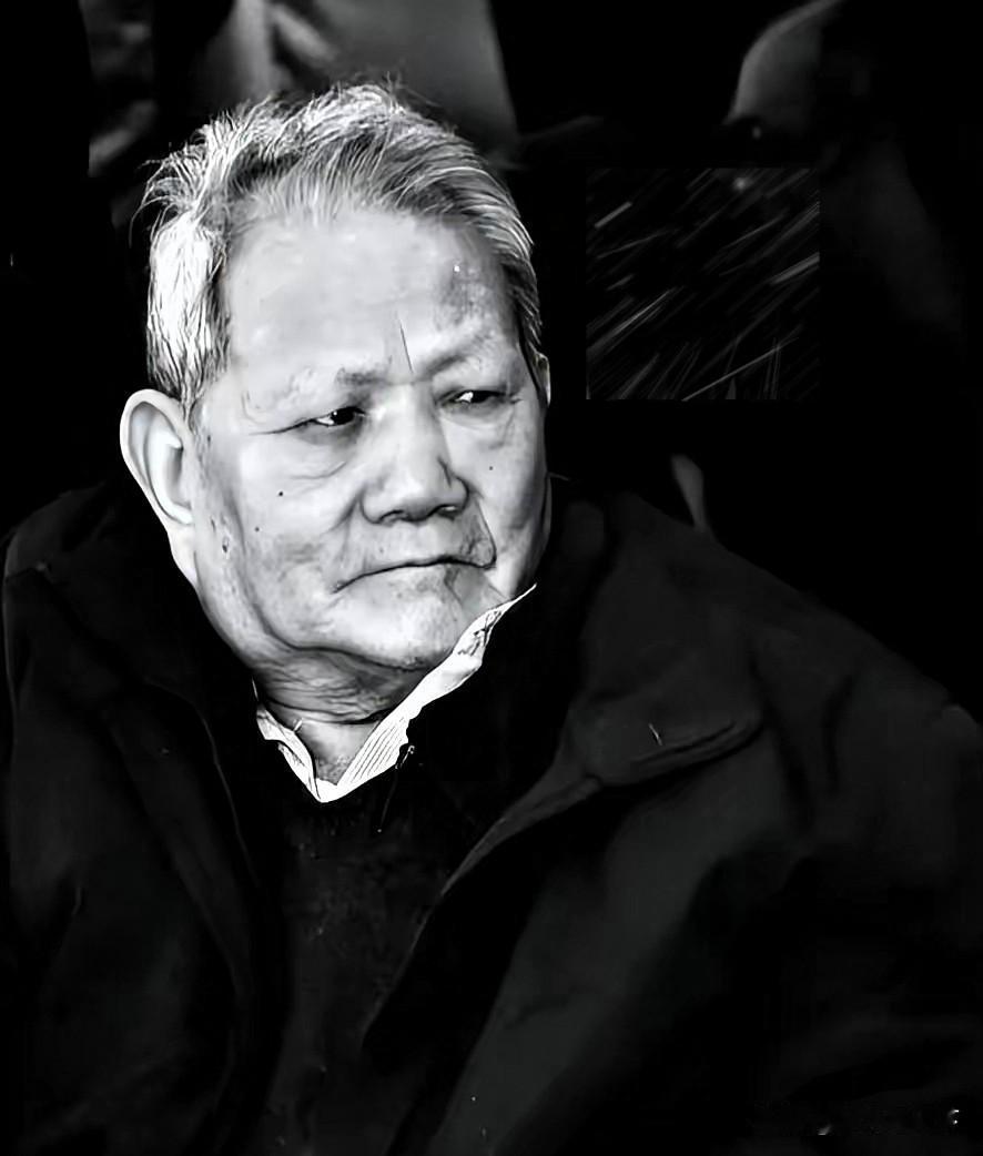 终于不再遮遮掩掩，名字直接曝光了！
原来是林铁。借去“鉴赏”两天，结果这一借就是