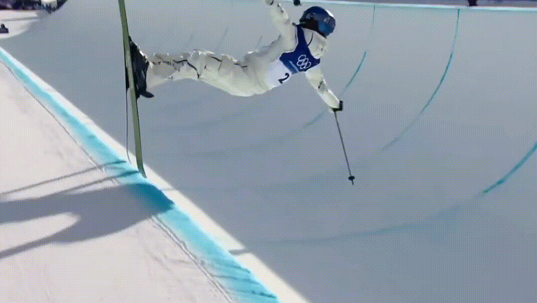 女子U型场地决赛94.75分稳稳第一！谷爱凌太牛了，她真的会飞！中国队第五枚金牌