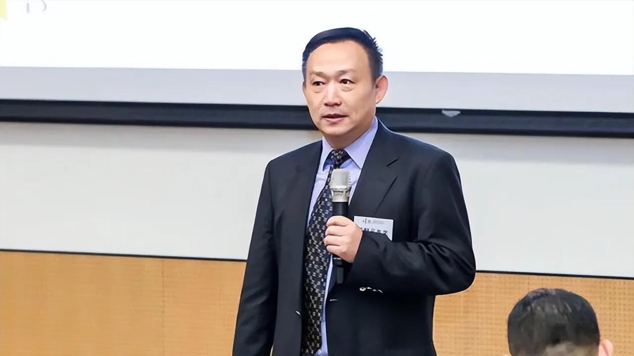 据有关消息透露，知名经济学家卢麒元进京，卢麒元曾经也表示在北京曾经有关经济上的激