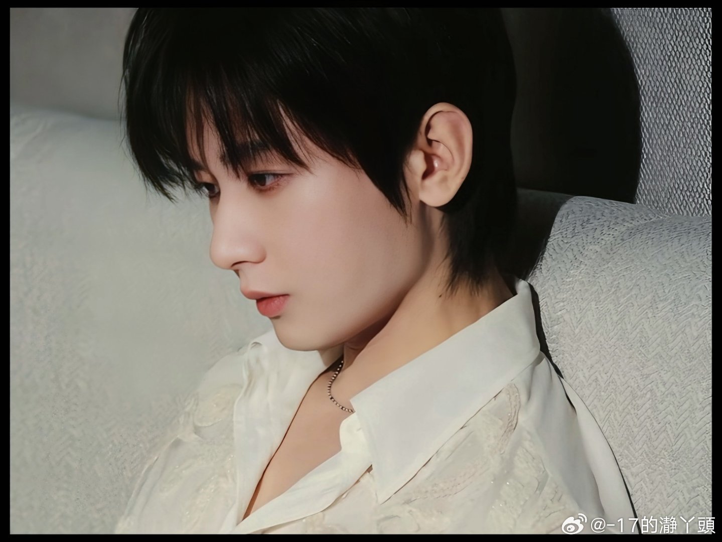 成毅，是果果们漫漫岁月里的那道不灭光芒。因为追着这束光，我们才有了前行的底气，也